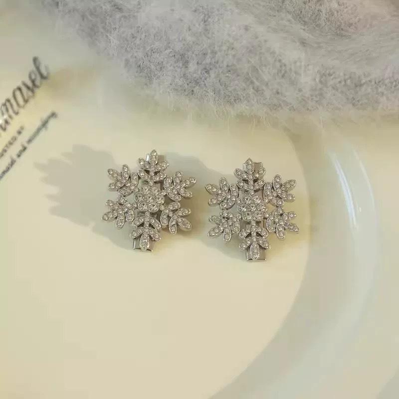 Cyrstal Snowflake Pearl Hair Clip Winter Girls Small Sweet Bobby Pins Women Fashion Retro Flower Hairside Headwear
