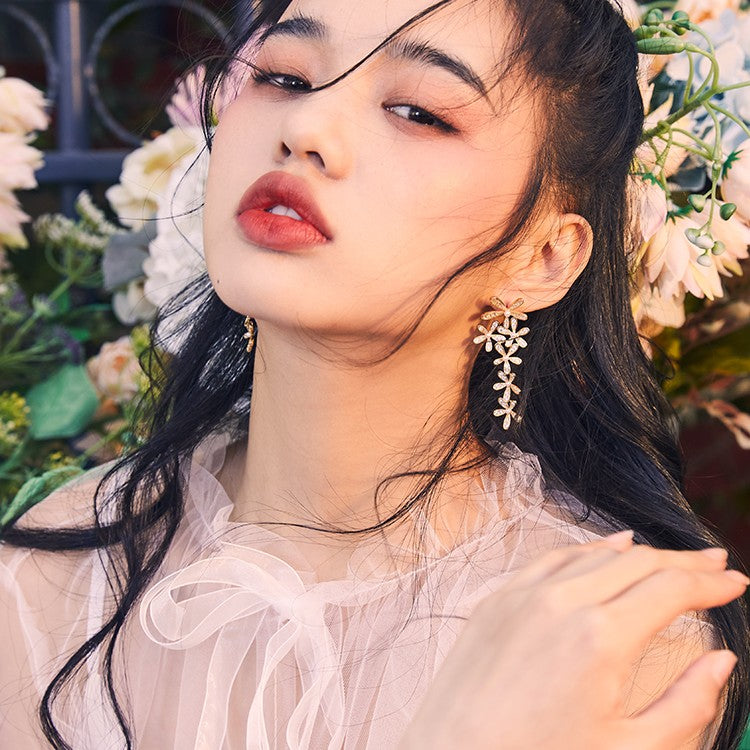 Spliced Zircon Flower Pearl Earrings