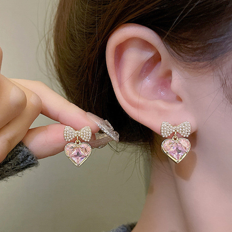 Silver Needle Heart-shaped Zircon Stud Earrings