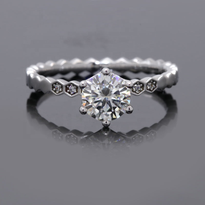 elegant 1ct s925 hive moissanite diamond ring with cert. (box included)