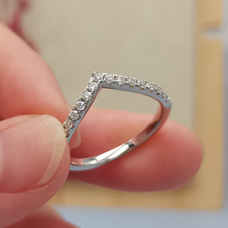 stackable 0.33ct s925 moissanite diamond (v-shape) eternity band with cert. (box included)