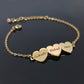 custom heart-shaped nameplate bracelet gold / three hearts