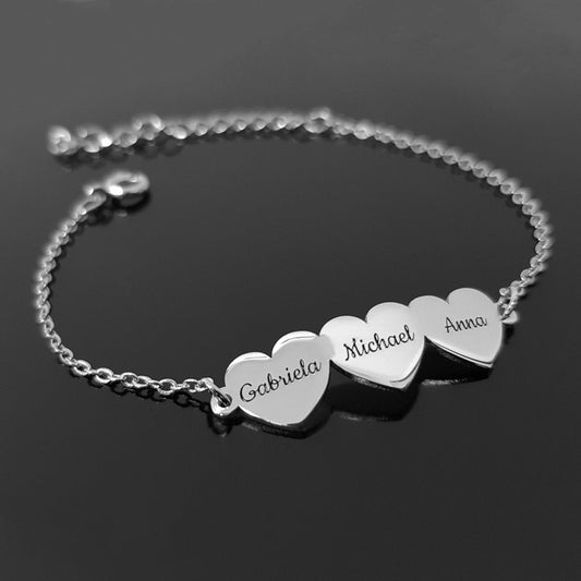 custom heart-shaped nameplate bracelet silver / three hearts